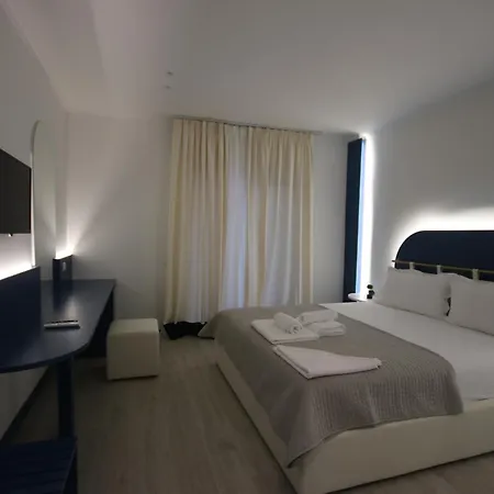 Inn Bay View Himare